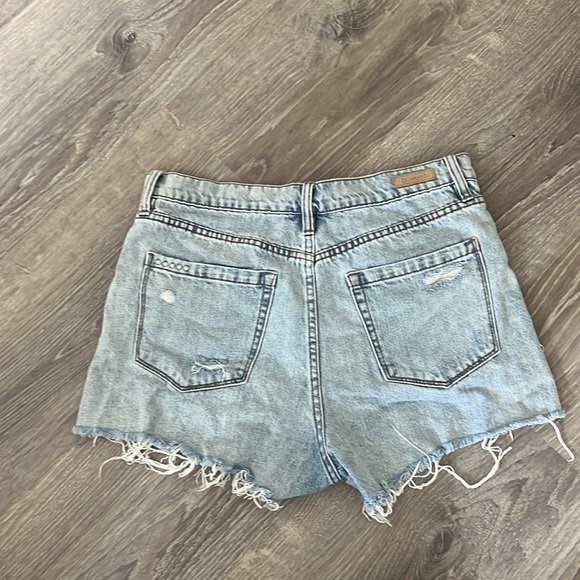 Blank NYC distressed denim shorts - Picture 2 of 3